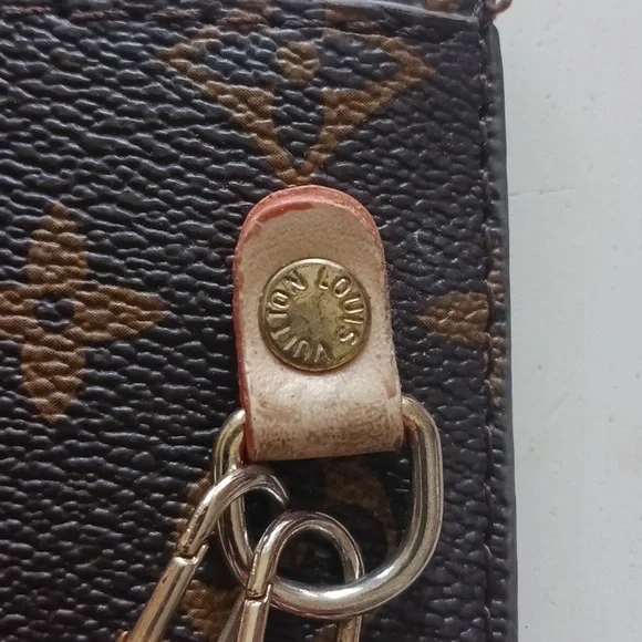 Fashion Design Like Louis Vuitton Wristlet - Picture 6 of 9